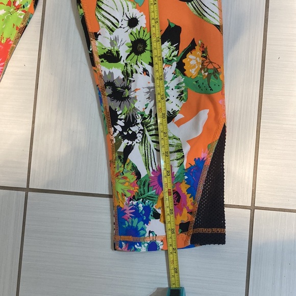 TRINA TURK Recreation Pop orange floral Print Cropped Leggings S… - Picture 10 of 10